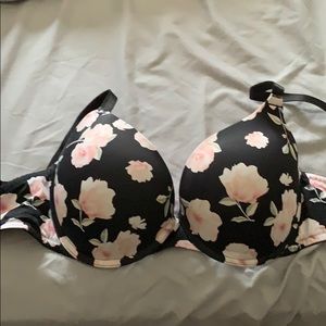 Patterned bra 36D. (WILL DO BUNDLES FOR LESS)